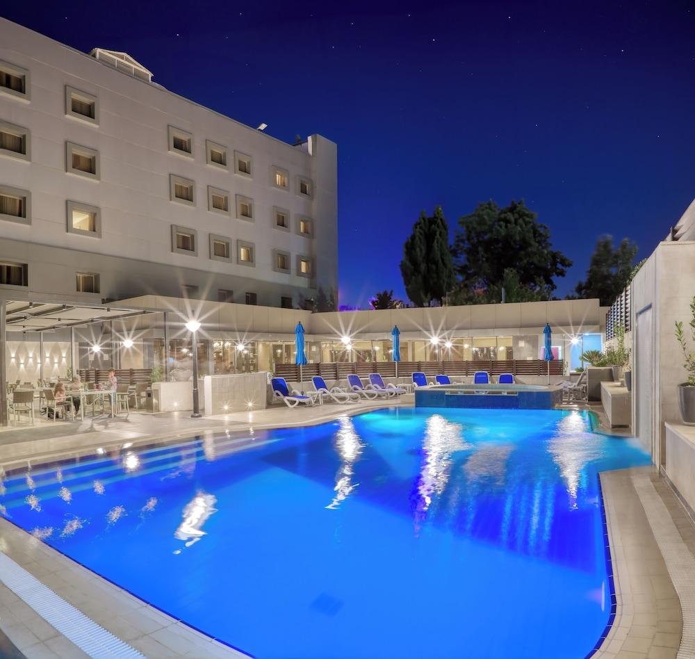 GENEVA HOTEL 69404 — 9
