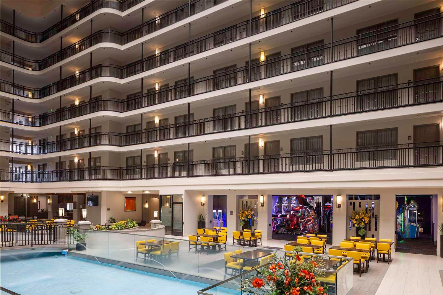 Embassy Suites by Hilton Anaheim North — 10