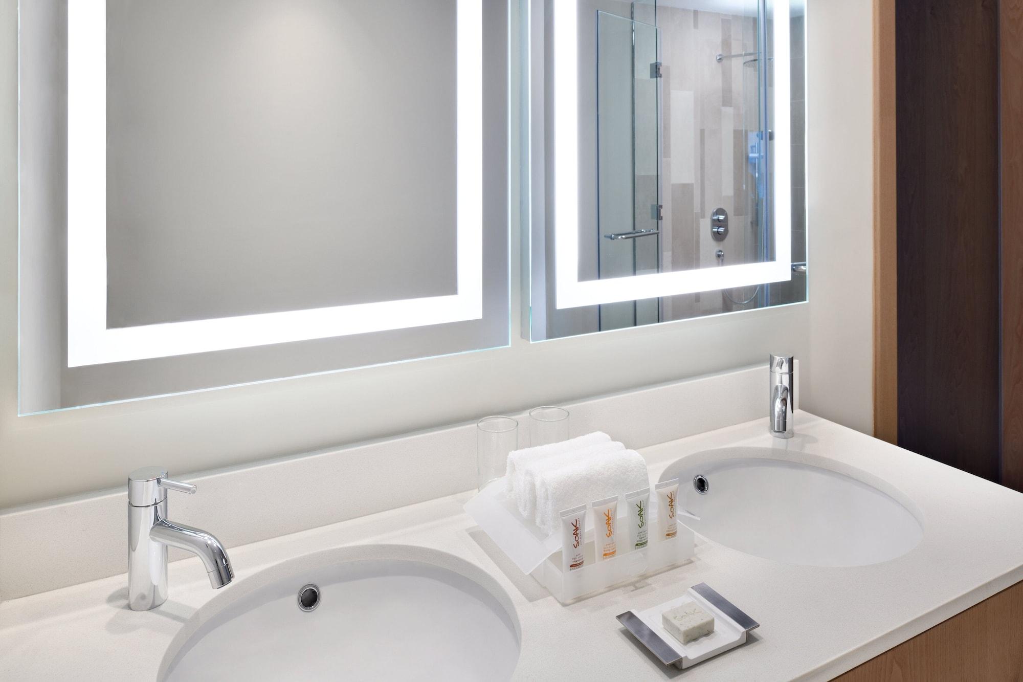 Holiday Inn & Suites - Dubai Festival City, an IHG Hotel — 4