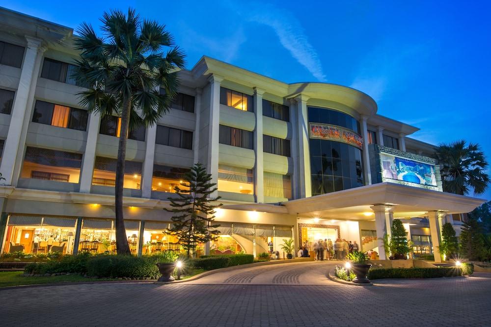 ANGKOR CENTURY RESORT AND SPA 100132 — 4