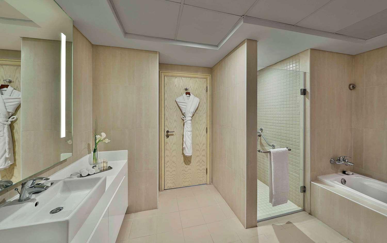 DoubleTree by Hilton Dubai Jumeirah Beach — 3
