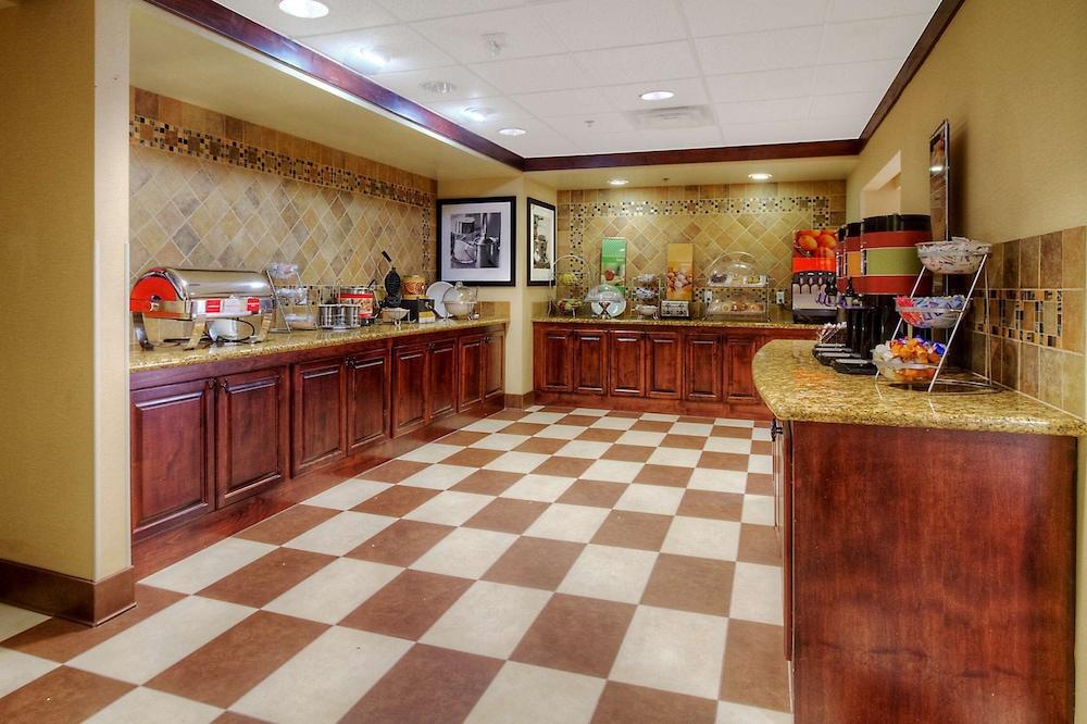 Hampton Inn & Suites Altus — 9