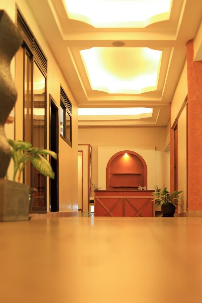Royal Suites — 9