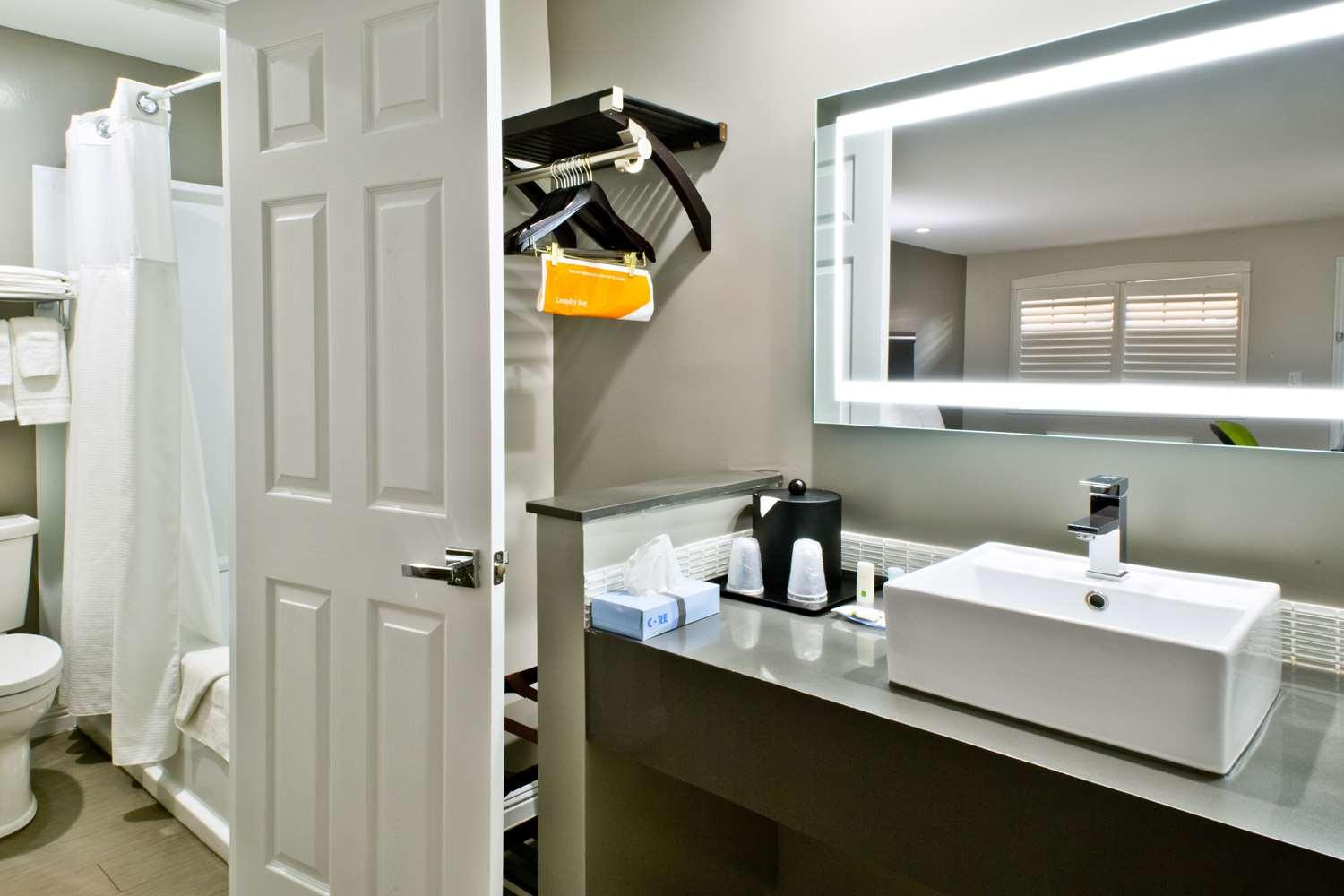 Bay Area Inn & Suites — 4