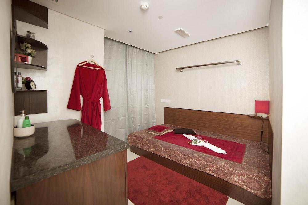 Raviz Centre Point Hotel — 10