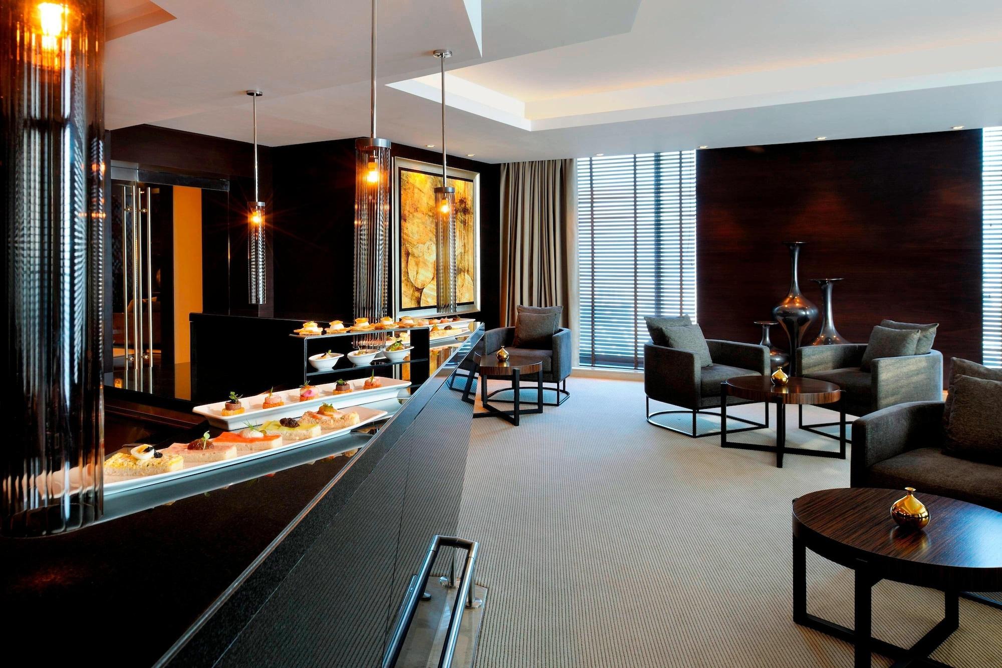 JW Marriott Marquis Hotel