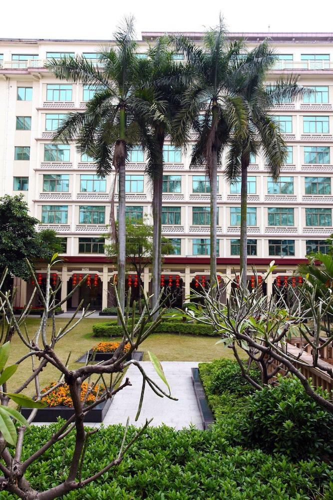 Dong Fang Hotel 3724 — 3