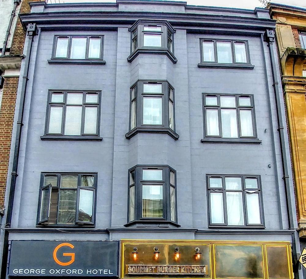 VICTORIA HOUSE HOTEL