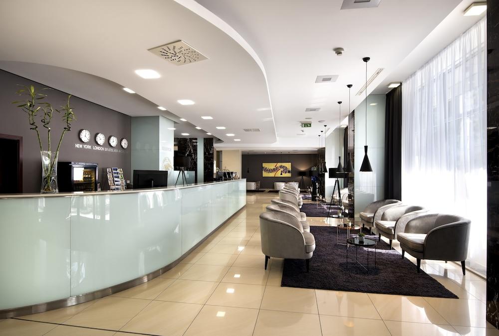 TATRA HOTEL 865365 — 2