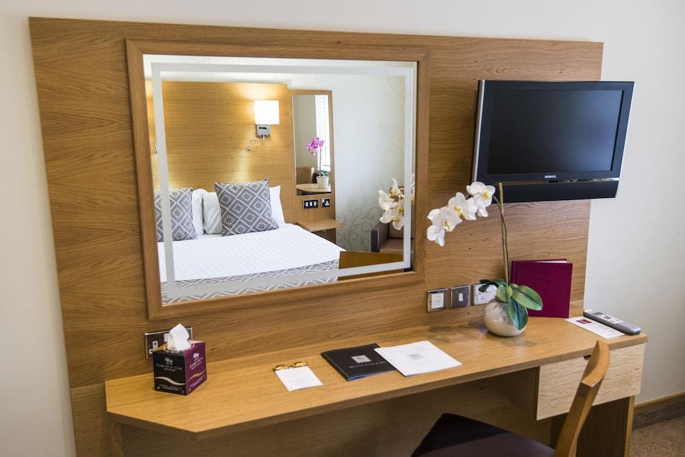 FAIRLAWNS HOTEL AND SPA — 4