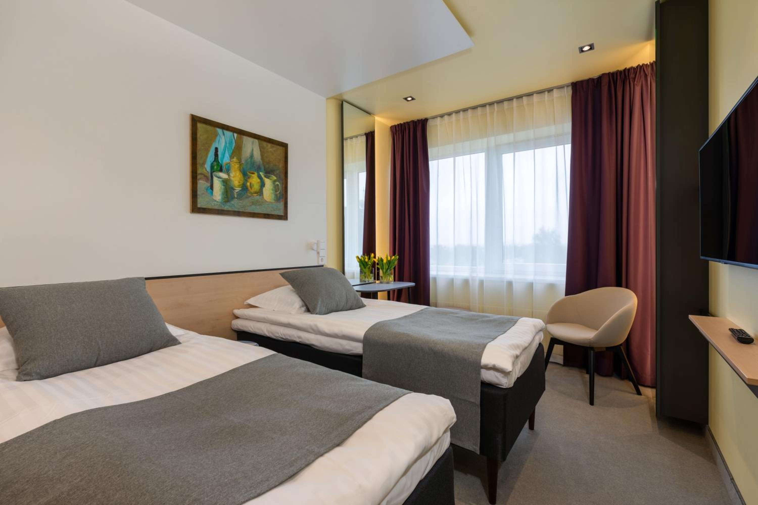 PALLAS HOTEL 1025348 — 9