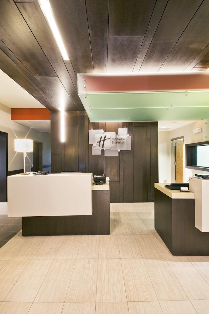Holiday Inn Express and Suites Hot Springs — 5