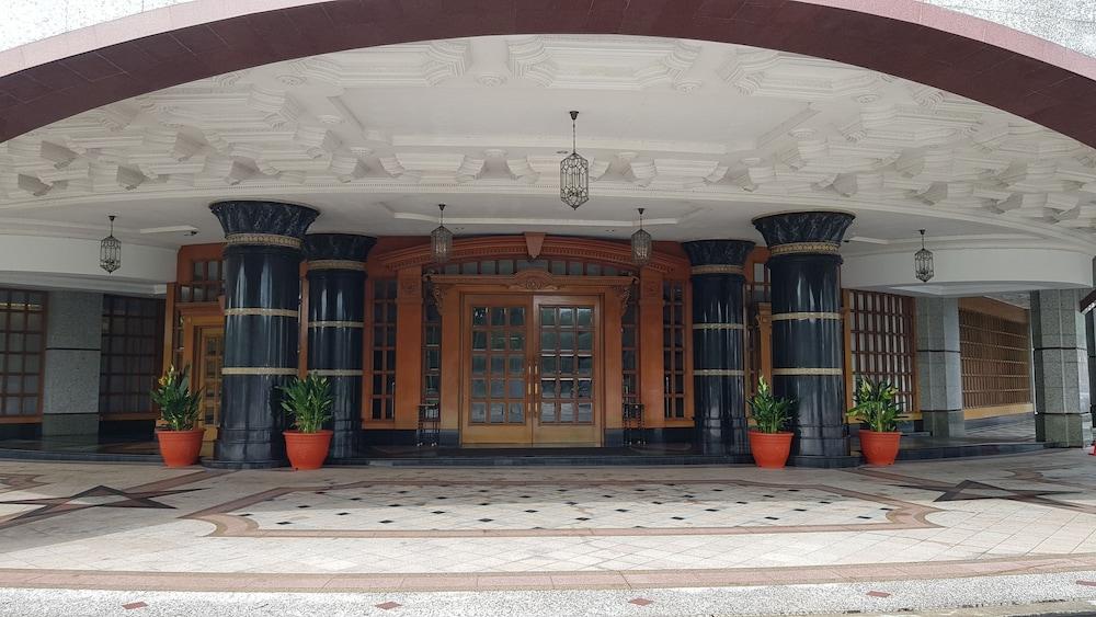 THE RIZQUN INTERNATIONAL HOTEL(MB) — 3