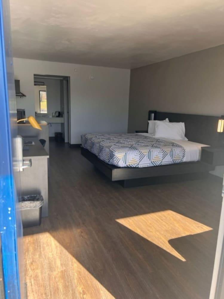 Dublin Inn and Suites — 8
