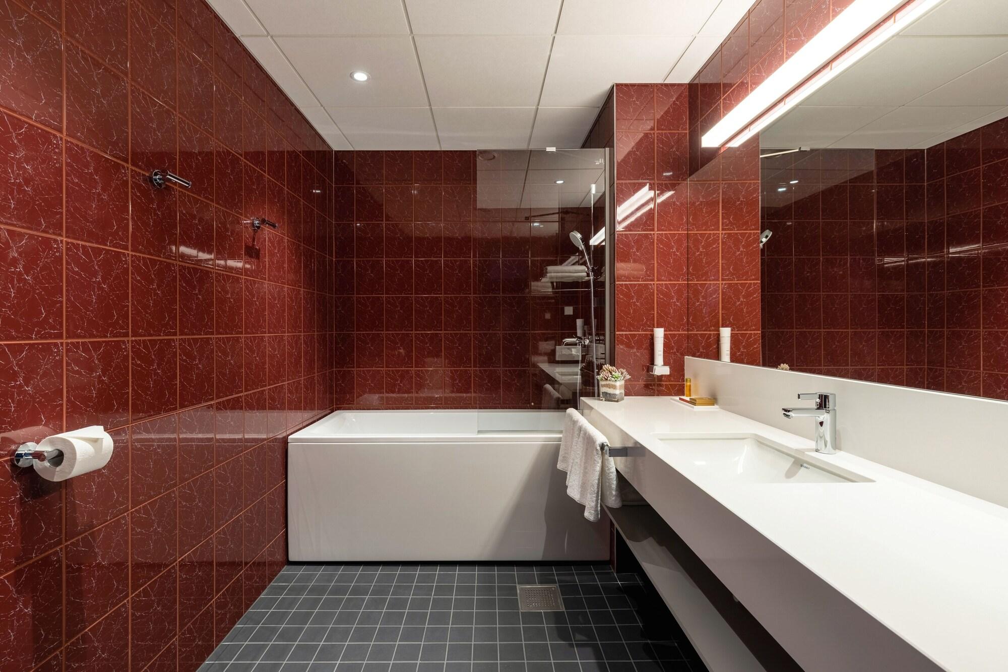 PALLAS HOTEL 1025348 — 7