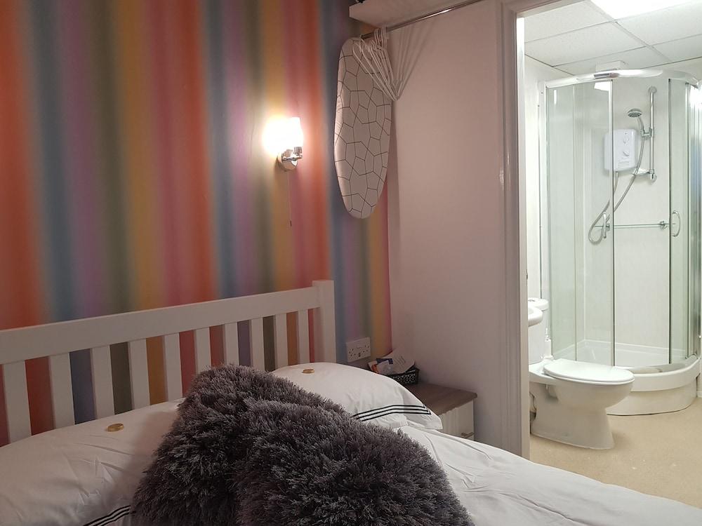 Sheron House Bed &amp; Breakfast — 9