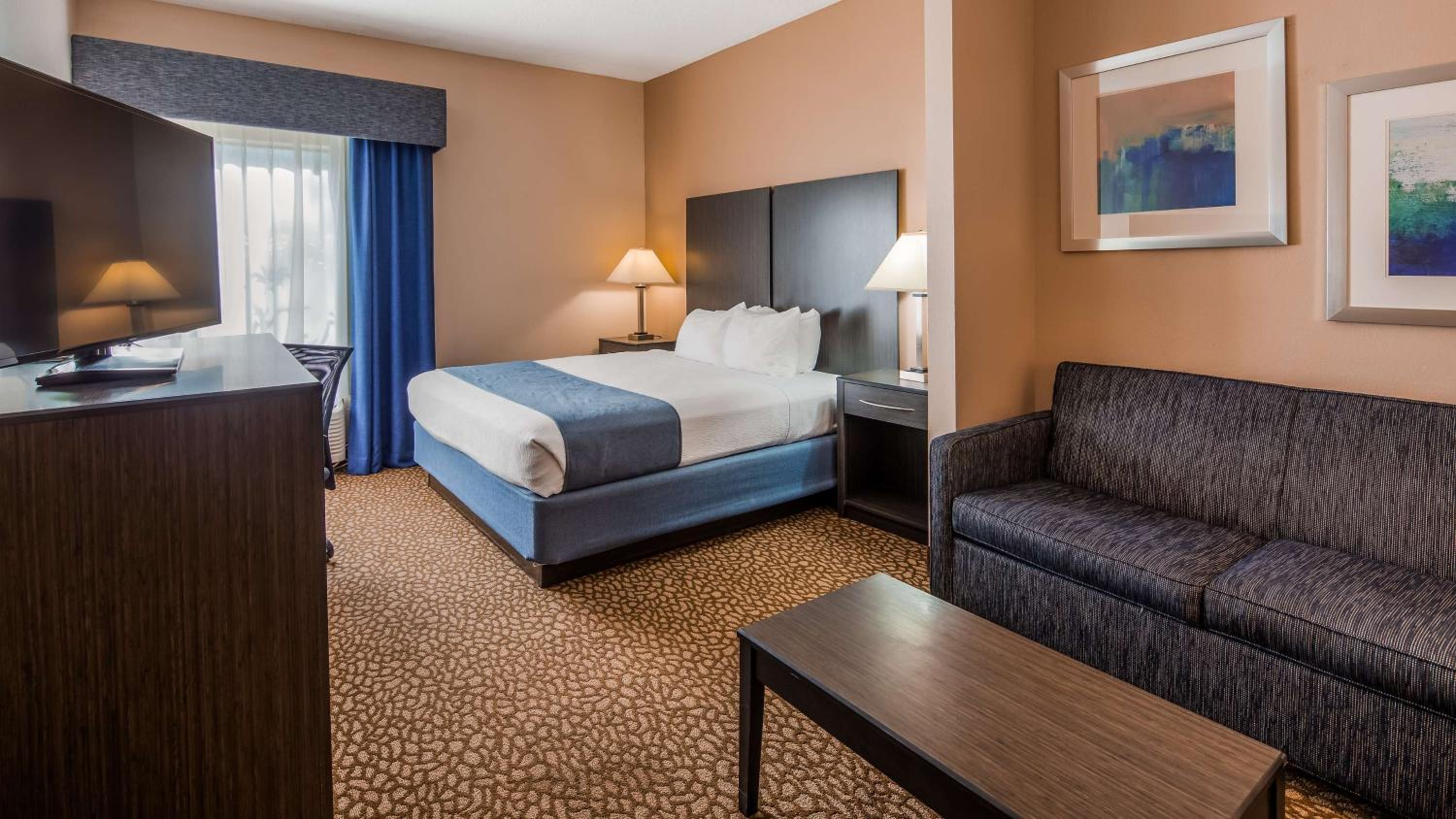 Best Western Plus Bradenton Hotel & Suites — 6