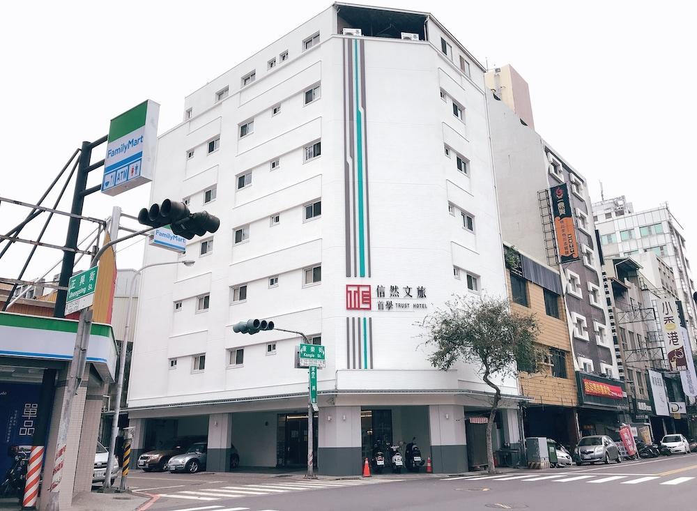 Tainan First Hotel 880395