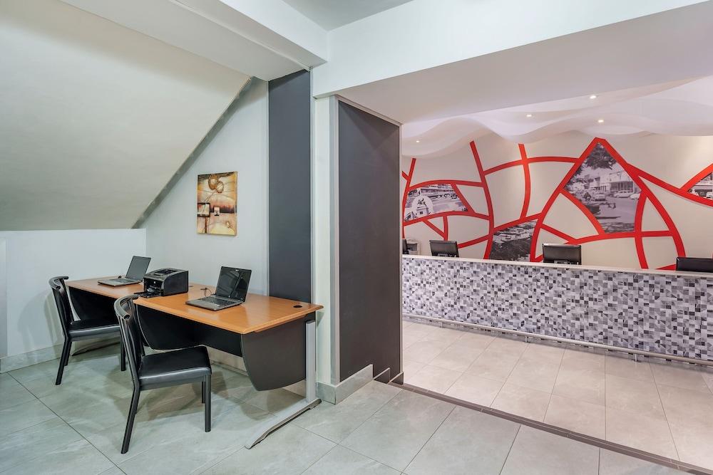 Protea Hotel by Marriott Lusaka Cairo Road — 7