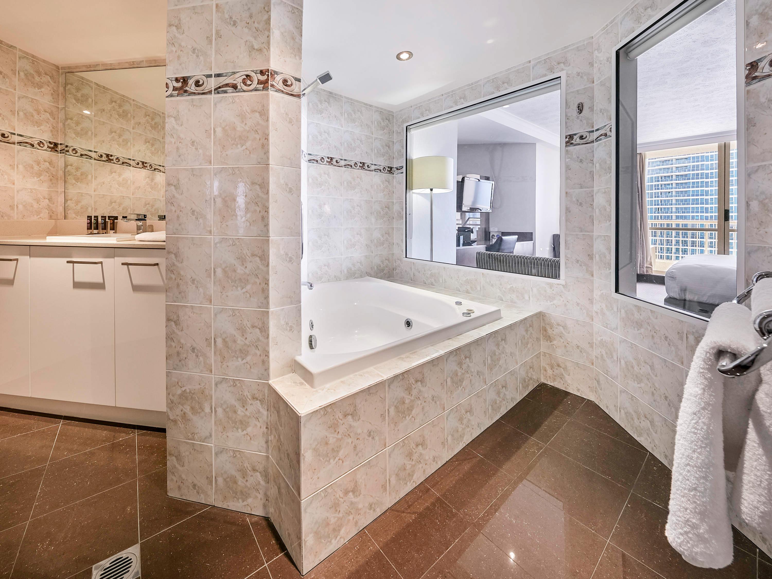 NOVOTEL SURFERS PARADISE — 8