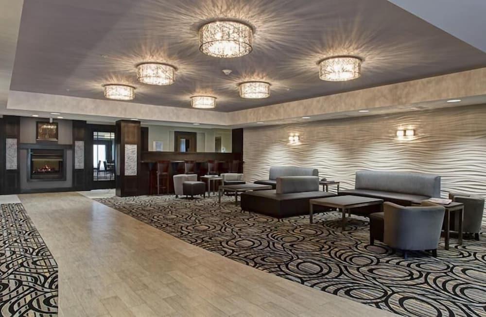 Holiday Inn Express Hotel & Suites North Fremont — 8