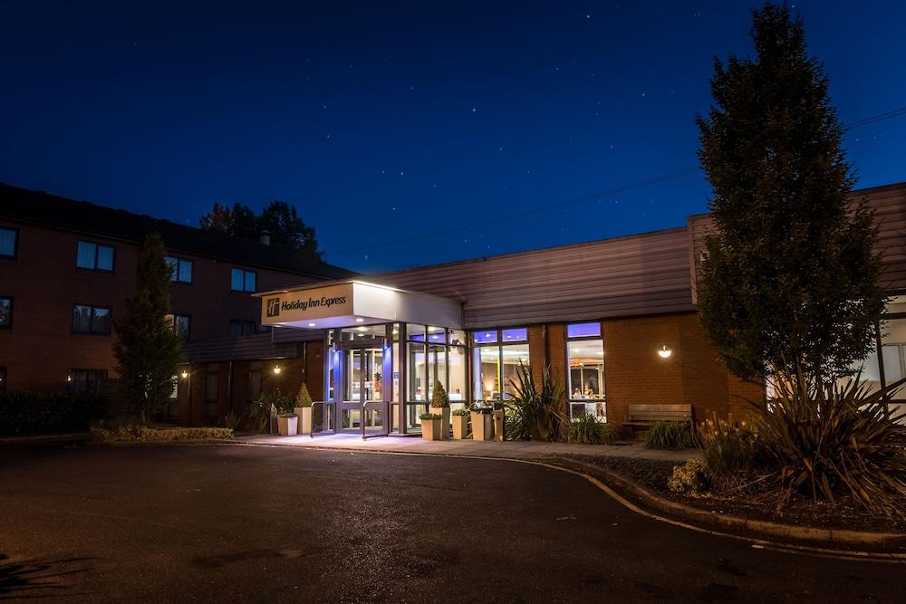 HOLIDAY INN EXPRESS PRESTON - SOUTH — 5
