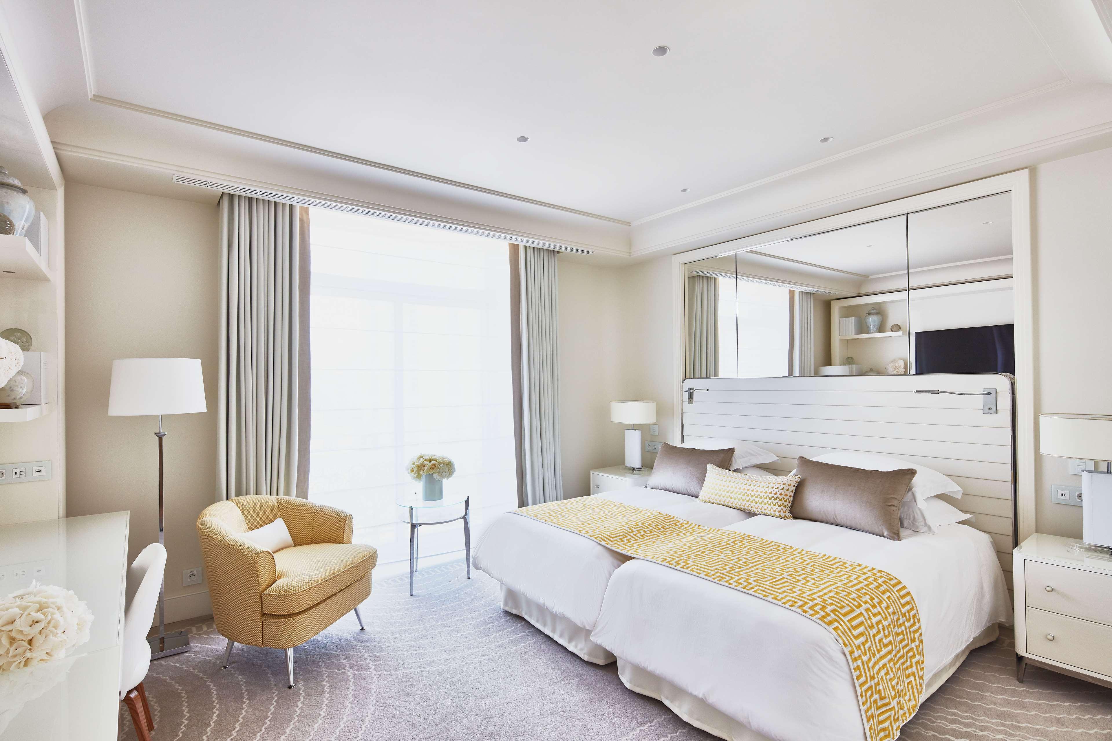 Hotel Martinez 6684 — 9