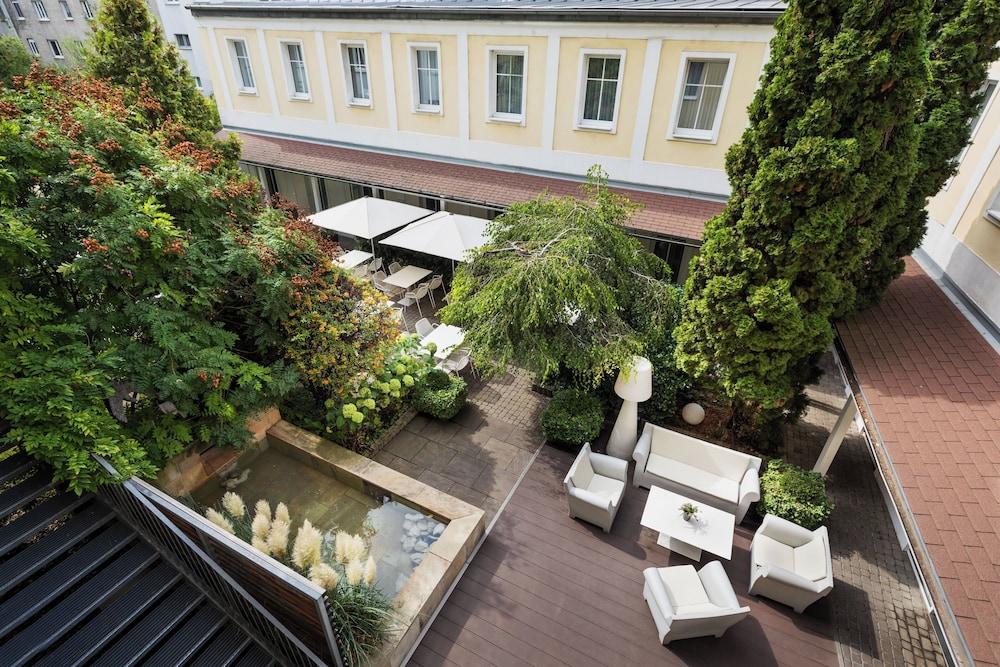 HOLIDAY INN VIENNA CITY 2324 — 2