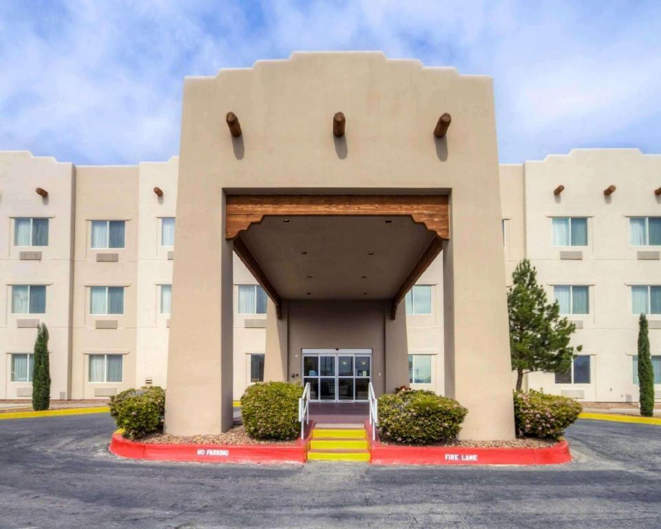 Quality Suites University — 2