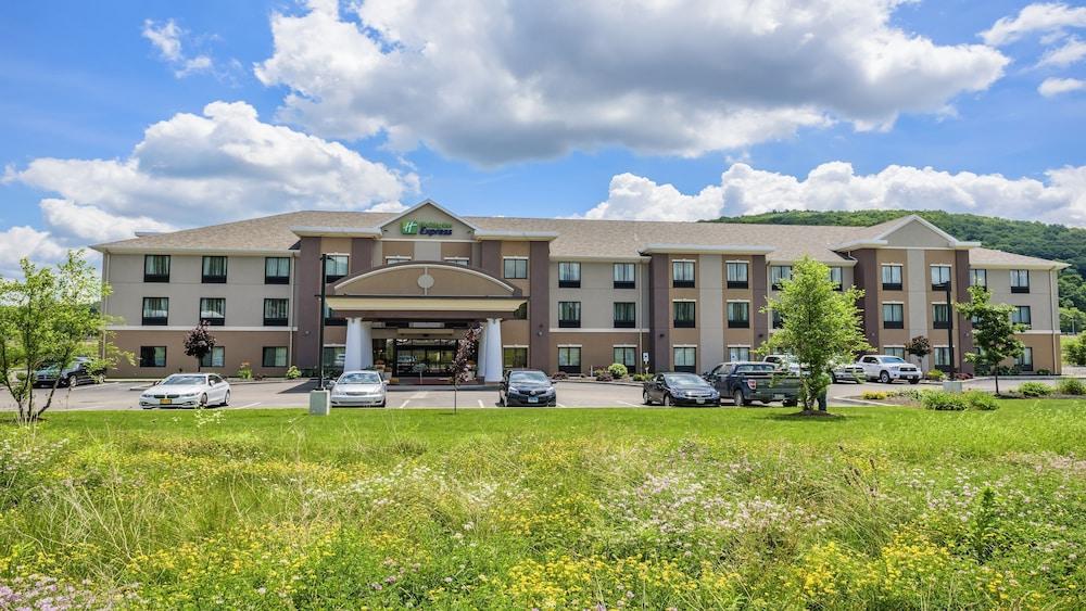 Holiday Inn Express Bradford — 2