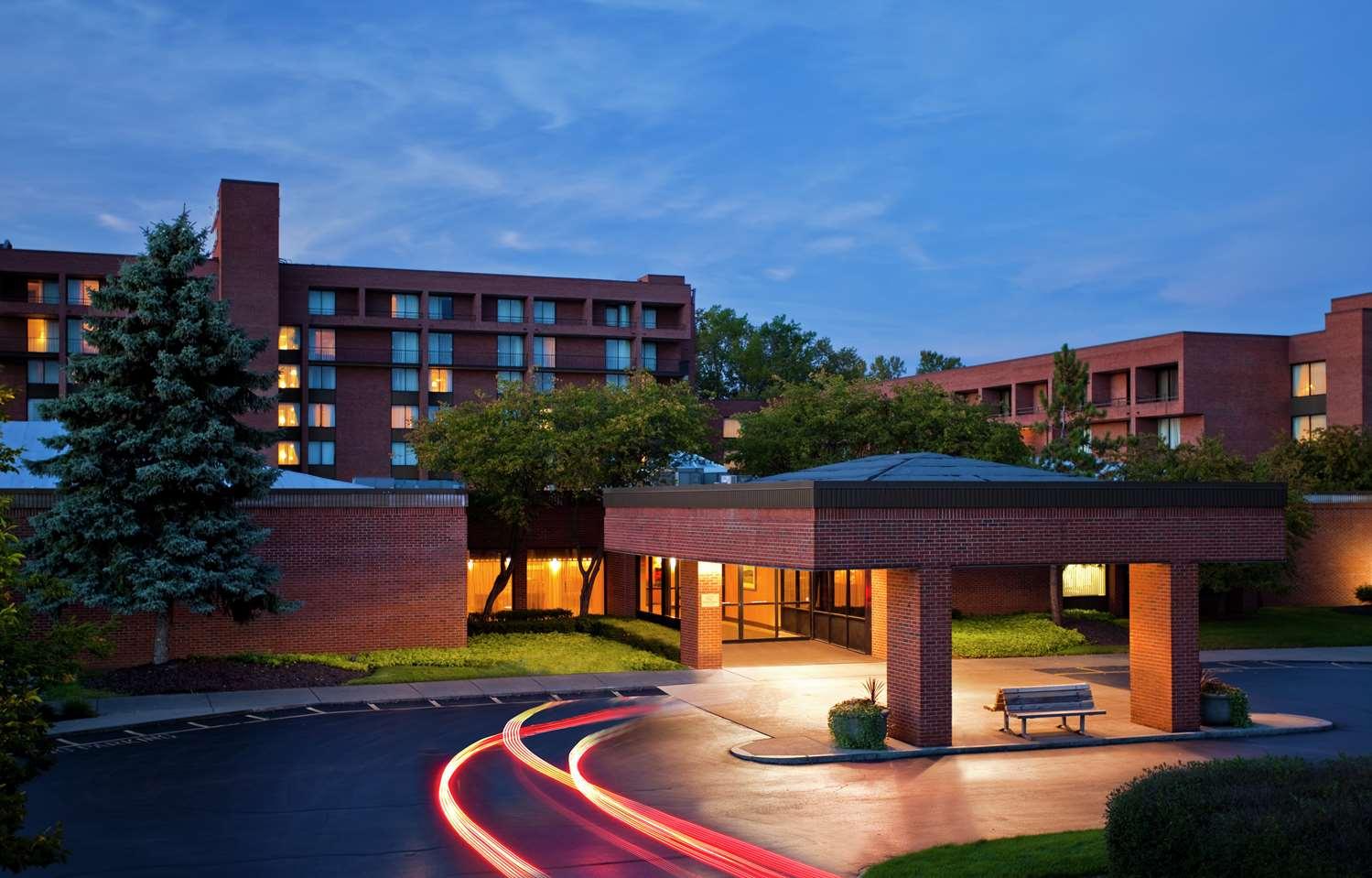 Doubletree By Hilton Hotel Syracuse — 4