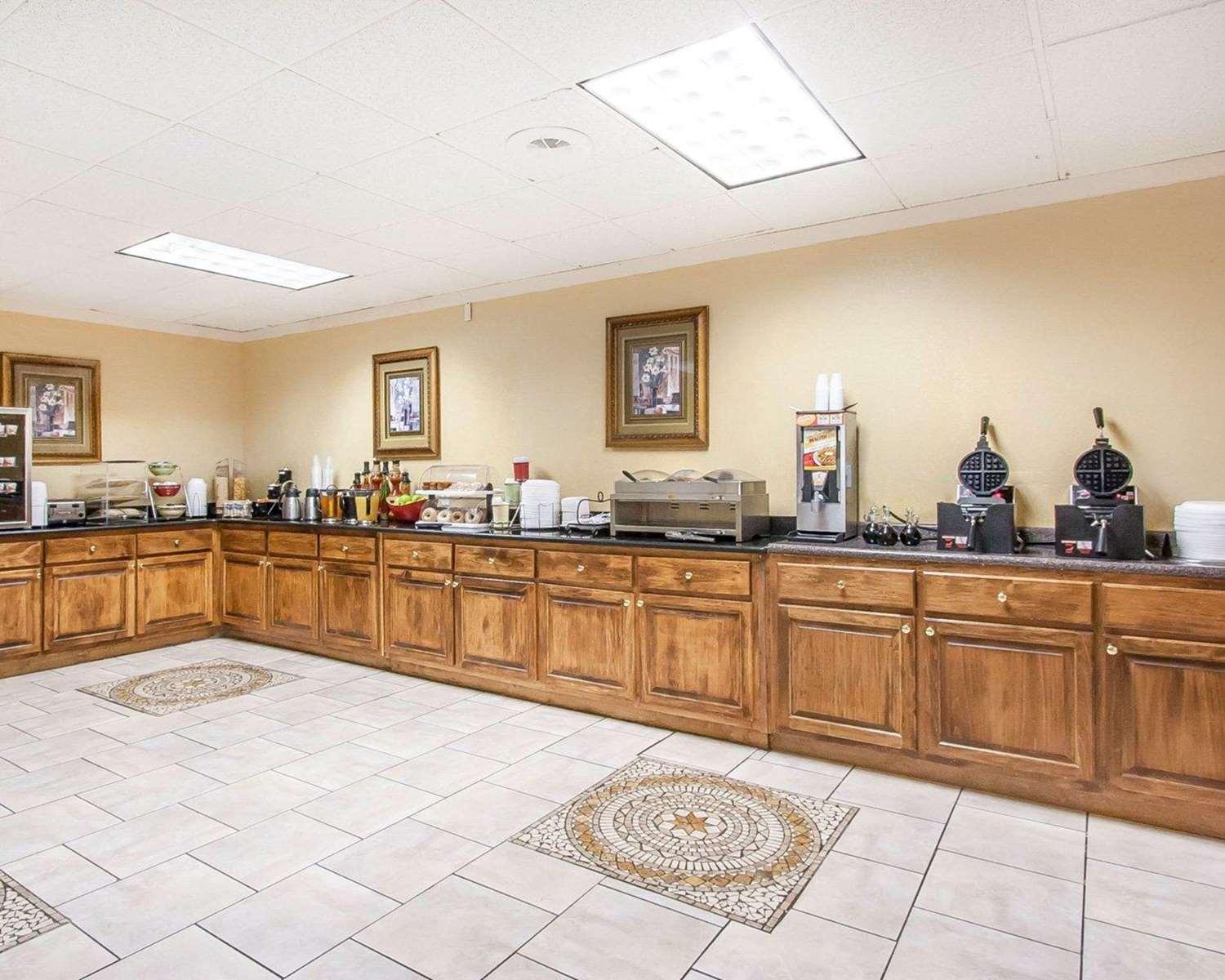 Clarion Inn & Suites University Center — 7