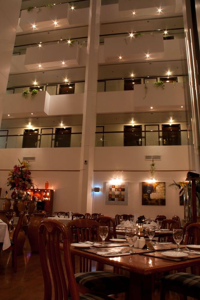 Aavri Hotel