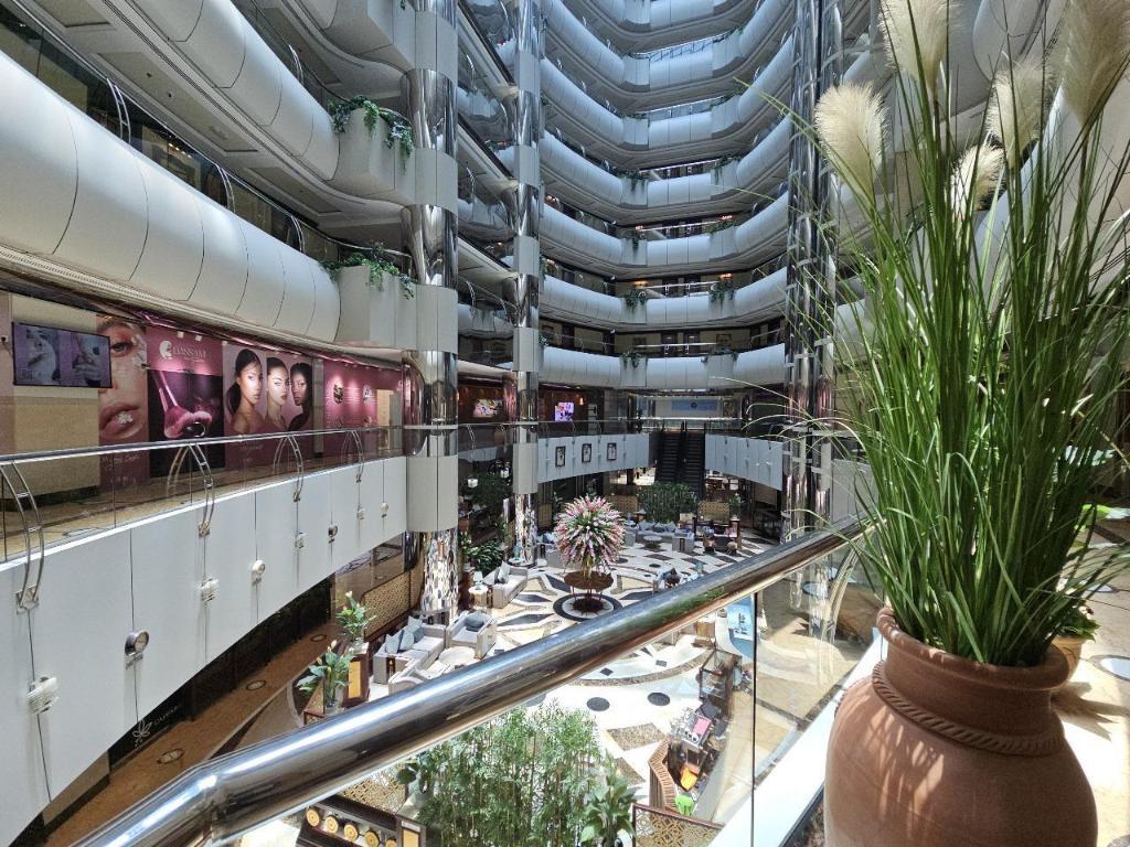 Royal Concorde Hotel & Suites — 3
