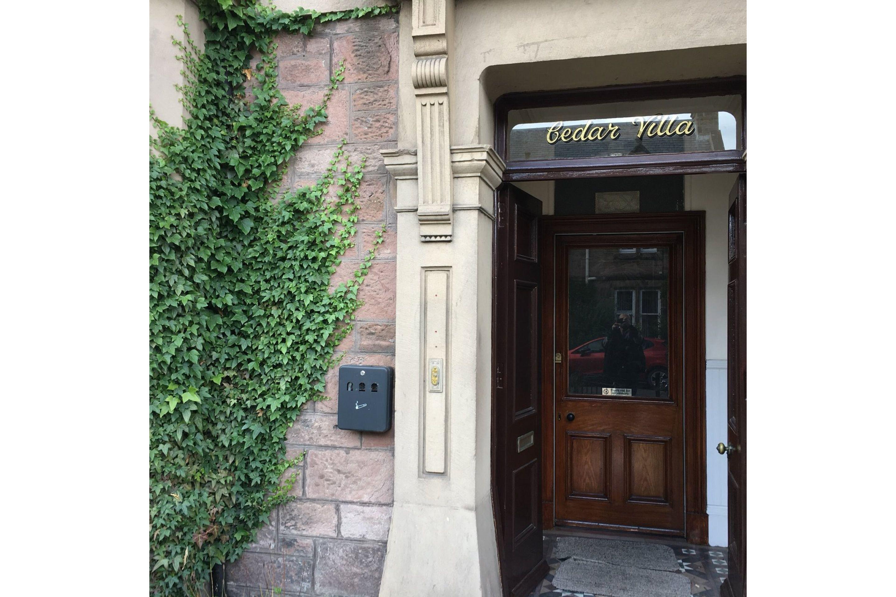 OYO Cedar Villa Guest House — 3