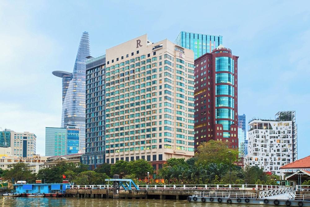 RENAISSANCE RIVERSIDE HOTEL SAIGON — 5
