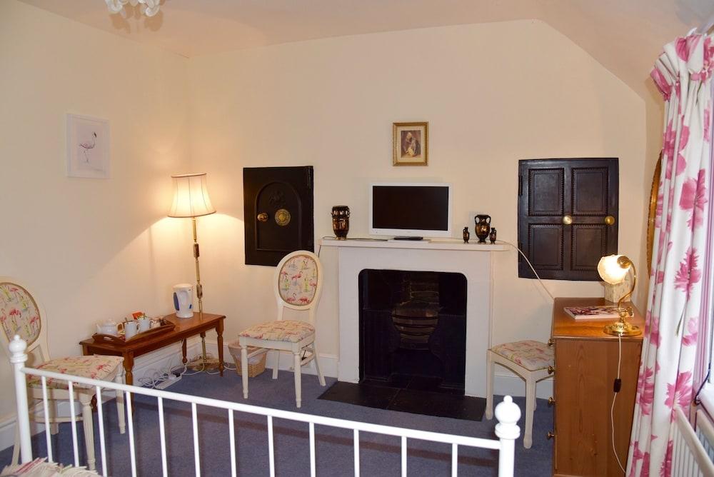 Newburgh House — 4