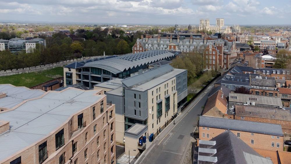 HAMPTON BY HILTON YORK — 6