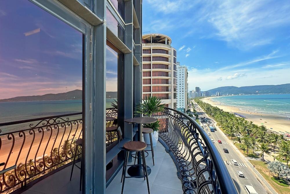 Holiday Beach Hotel Danang — 9