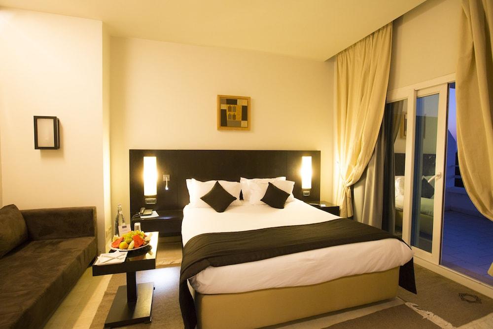 Ambassadeurs Hotel 1253758 — 10