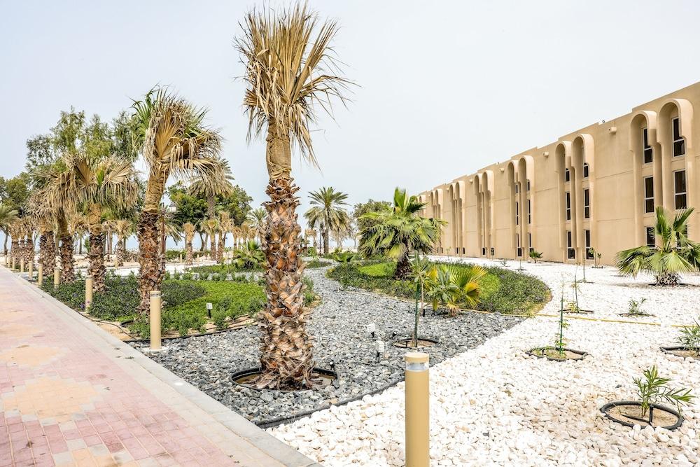 Dhafra Beach Hotel — 10