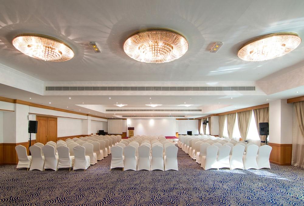 Carlton Tower Hotel — 9