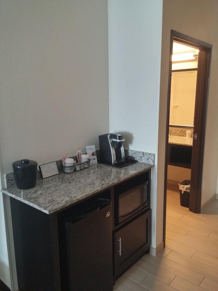 Holiday Inn Express and Suites Denver West - Golden — 10