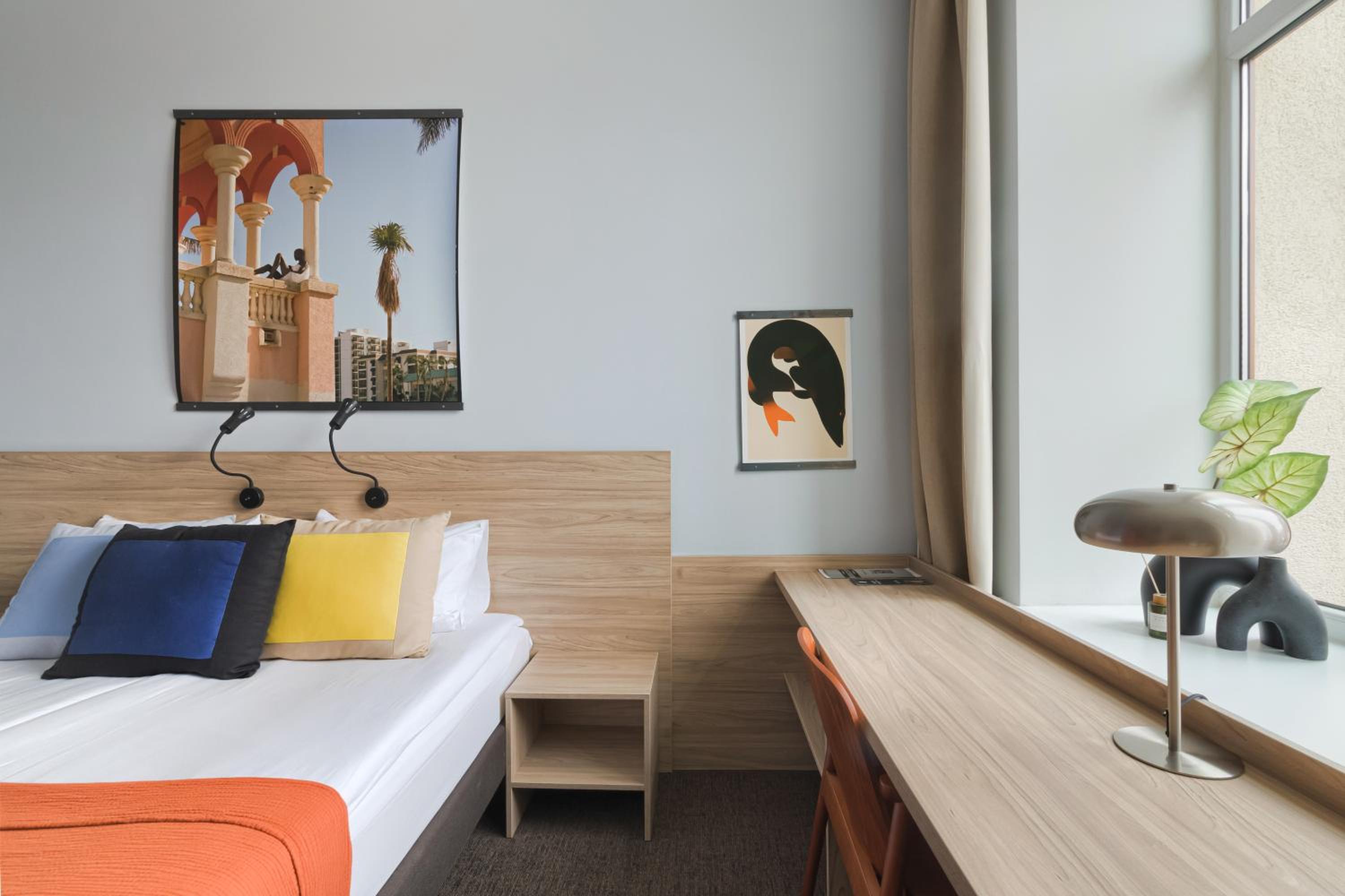 Corner Hotel 1058848 — 5