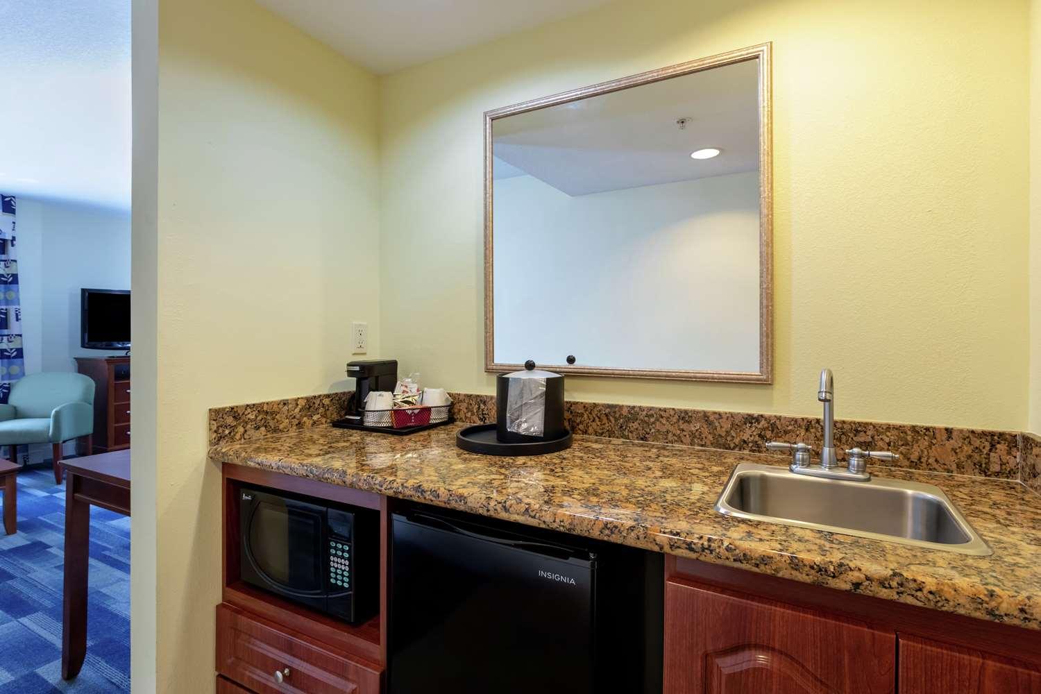 Hampton Inn & Suites Ft. Pierce — 2