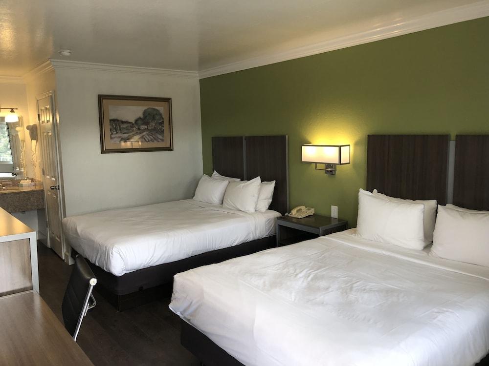 Gilroy Inn — 10
