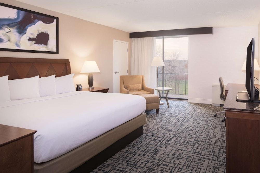 Doubletree By Hilton Hotel Syracuse — 8