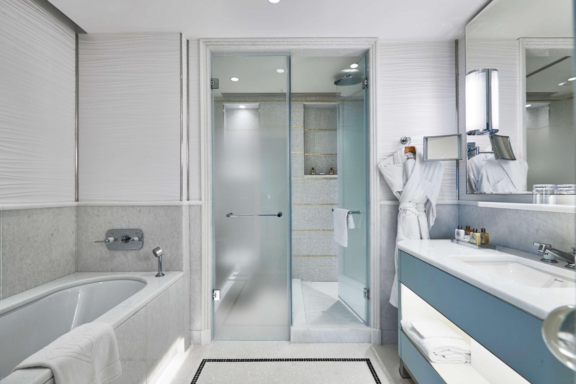 Hotel Martinez 6684 — 7