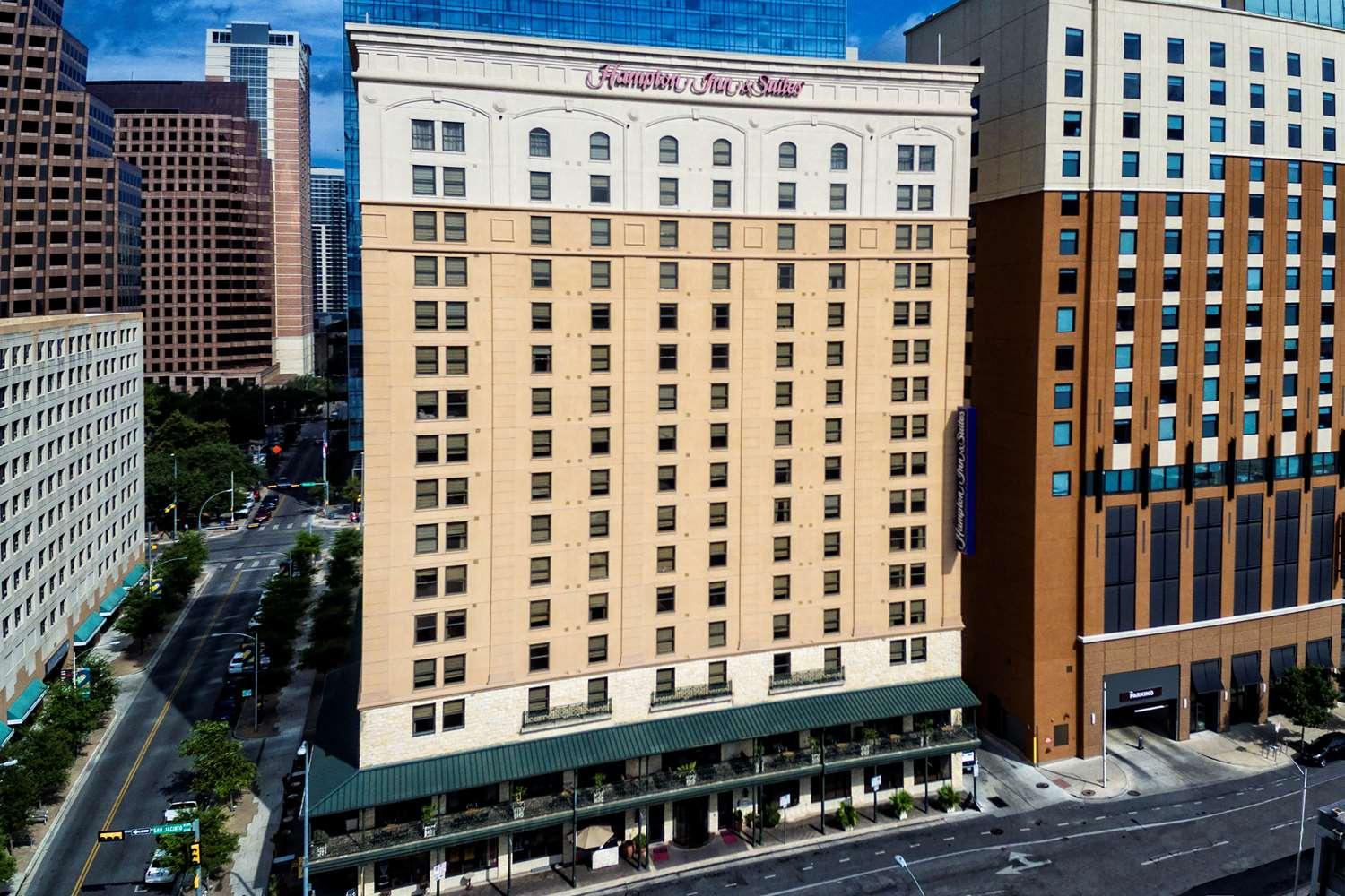 Hampton Inn & Suites Austin-Downtown — 10