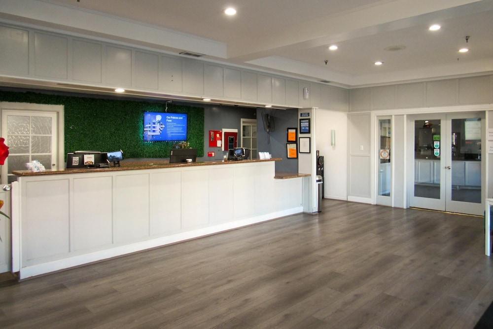 Capri Suites Anaheim, CA — 7